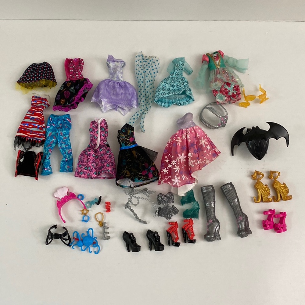 Monster High Accessories Dresses shoes lot